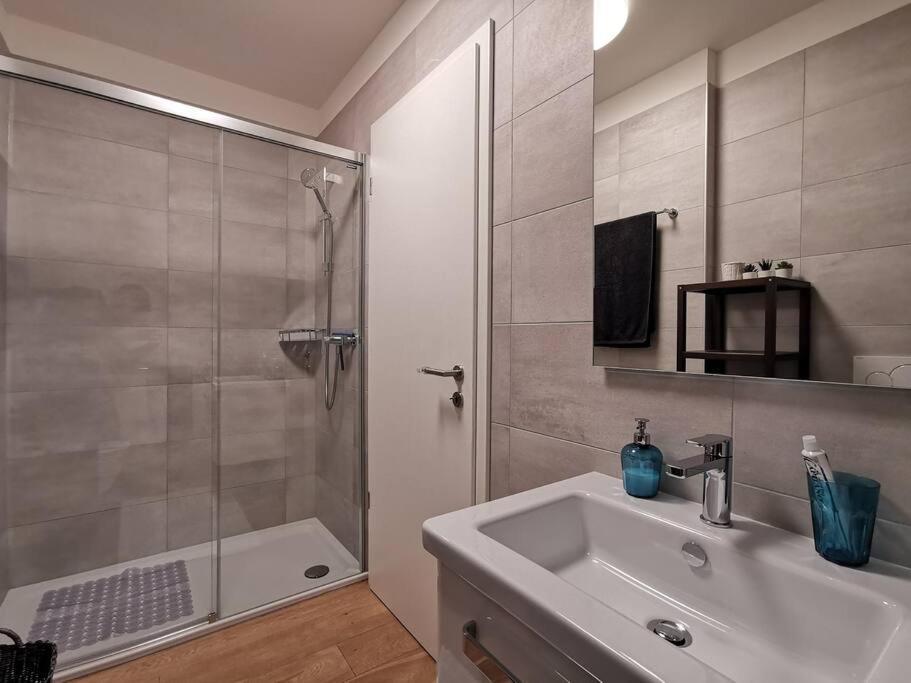 Experience The Loft! Loft 18, Downtown, Near The Lake Free Parking Available Lugano Buitenkant foto
